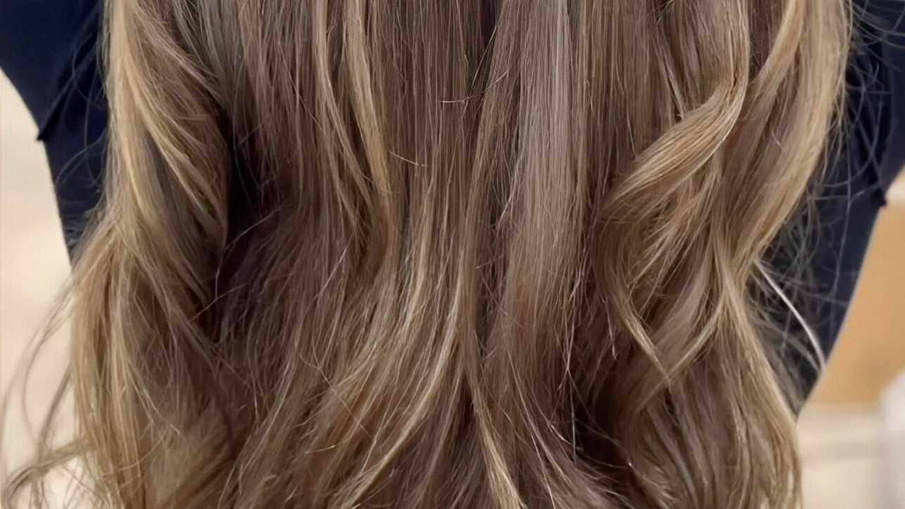 Soft bronde balayage with natural dimension
